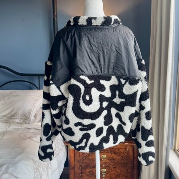 White and Black Swirl Sherpa Pullover Fleece - Picture 4 of 10